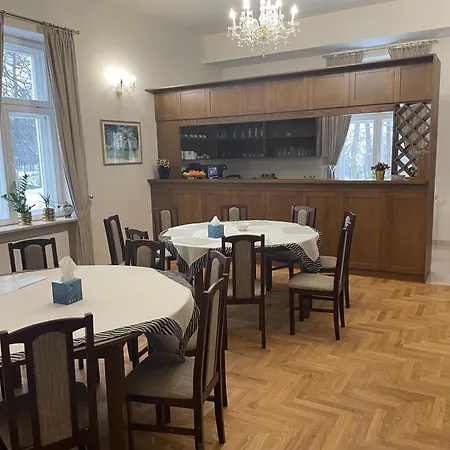 Homestay Palac Zbylitowskich *